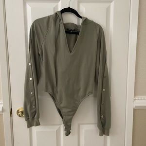 Fashion Nova hoodie bodysuit size medium arm green with button sleeves